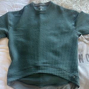 NoBull woman’s size small quilted crew sweatshirt